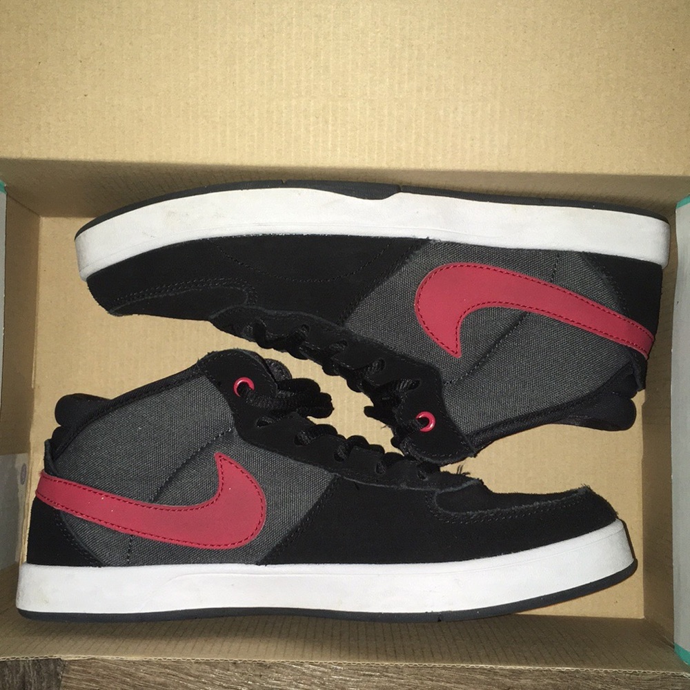 NIKE SHOES